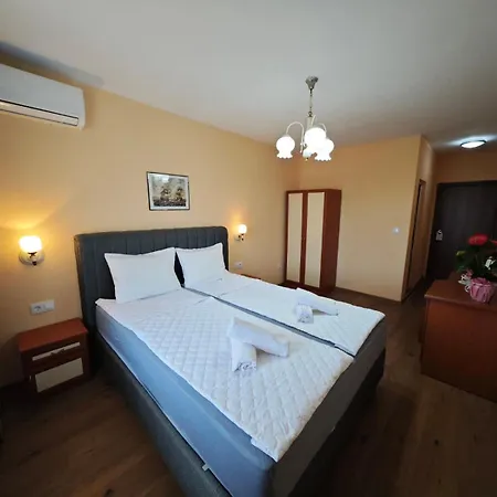 лилия 1 Konukevi Obzor